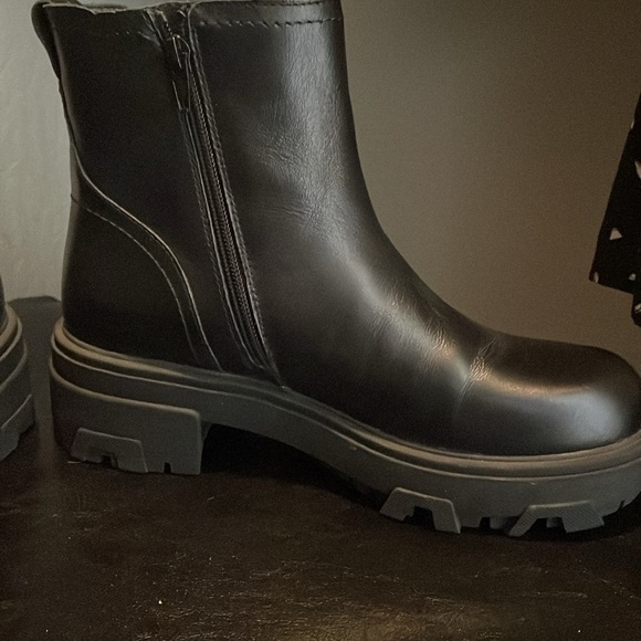 House of Harlow 1960 Righteous Leather Chelsea Boot - Picture 6 of 9